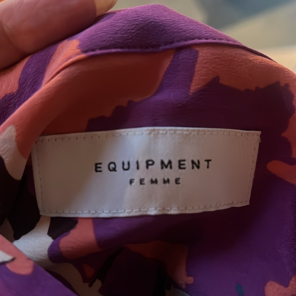 Equipment Size XS 100% silk blouse EUC - Picture 3 of 4